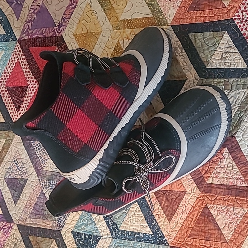 Sorel Out N About Black & Red Plaid Winter Rain Snow Warm Wool Duck Boots